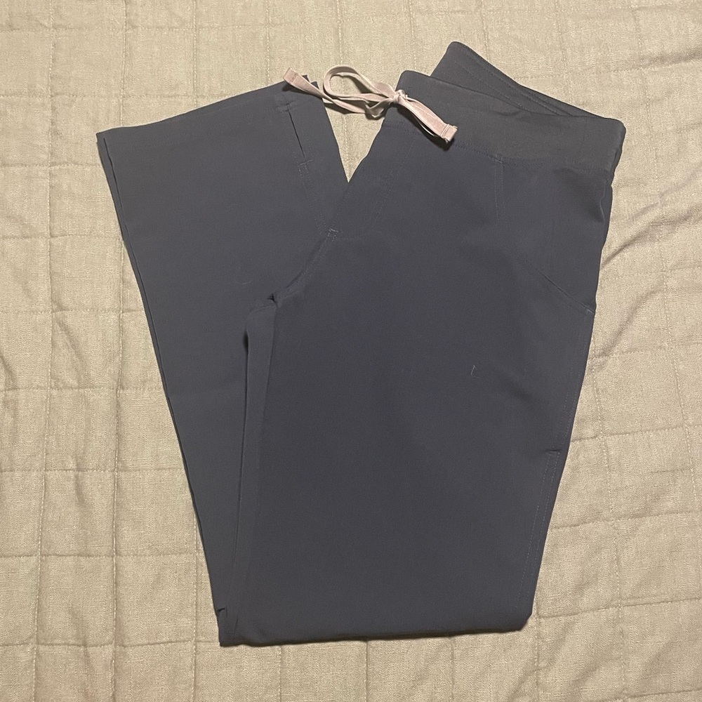 Dark harbor kade medium